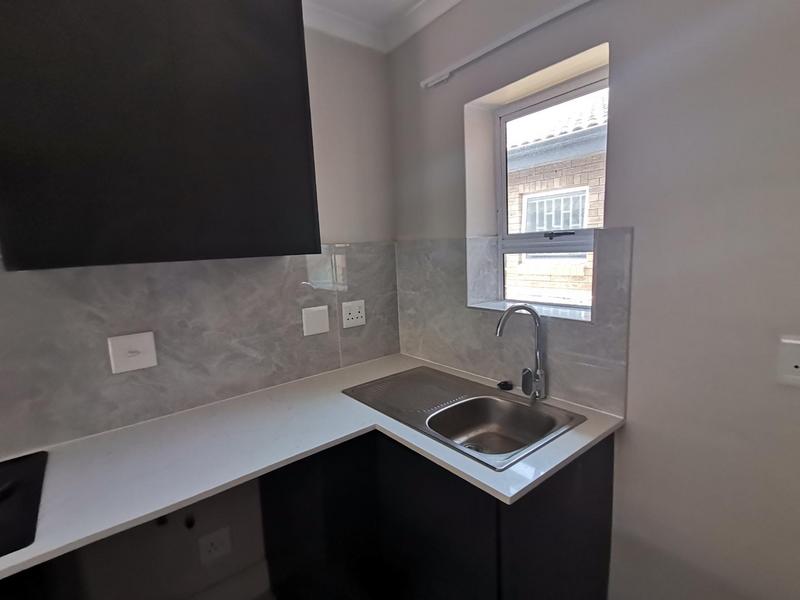 To Let 3 Bedroom Property for Rent in Peerless Park North Western Cape